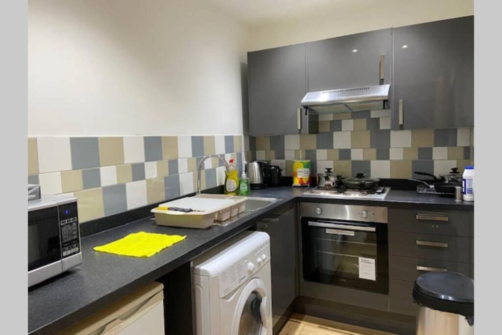 Cosy Apartment Near Train Station Portsmouth Esterno foto